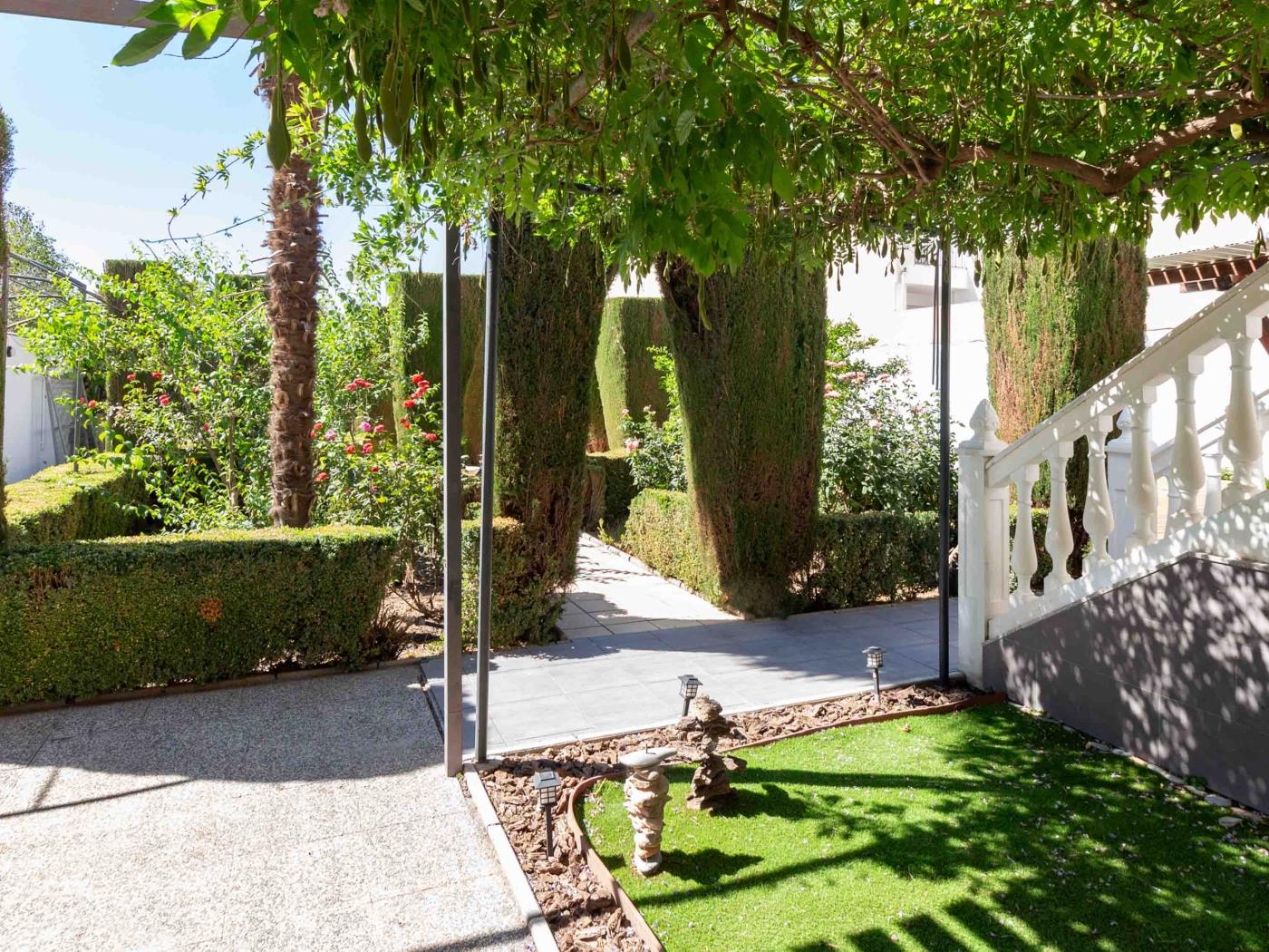 Belle maison avec 5 chambres, piscine, jardins et wifi à Dúrcal