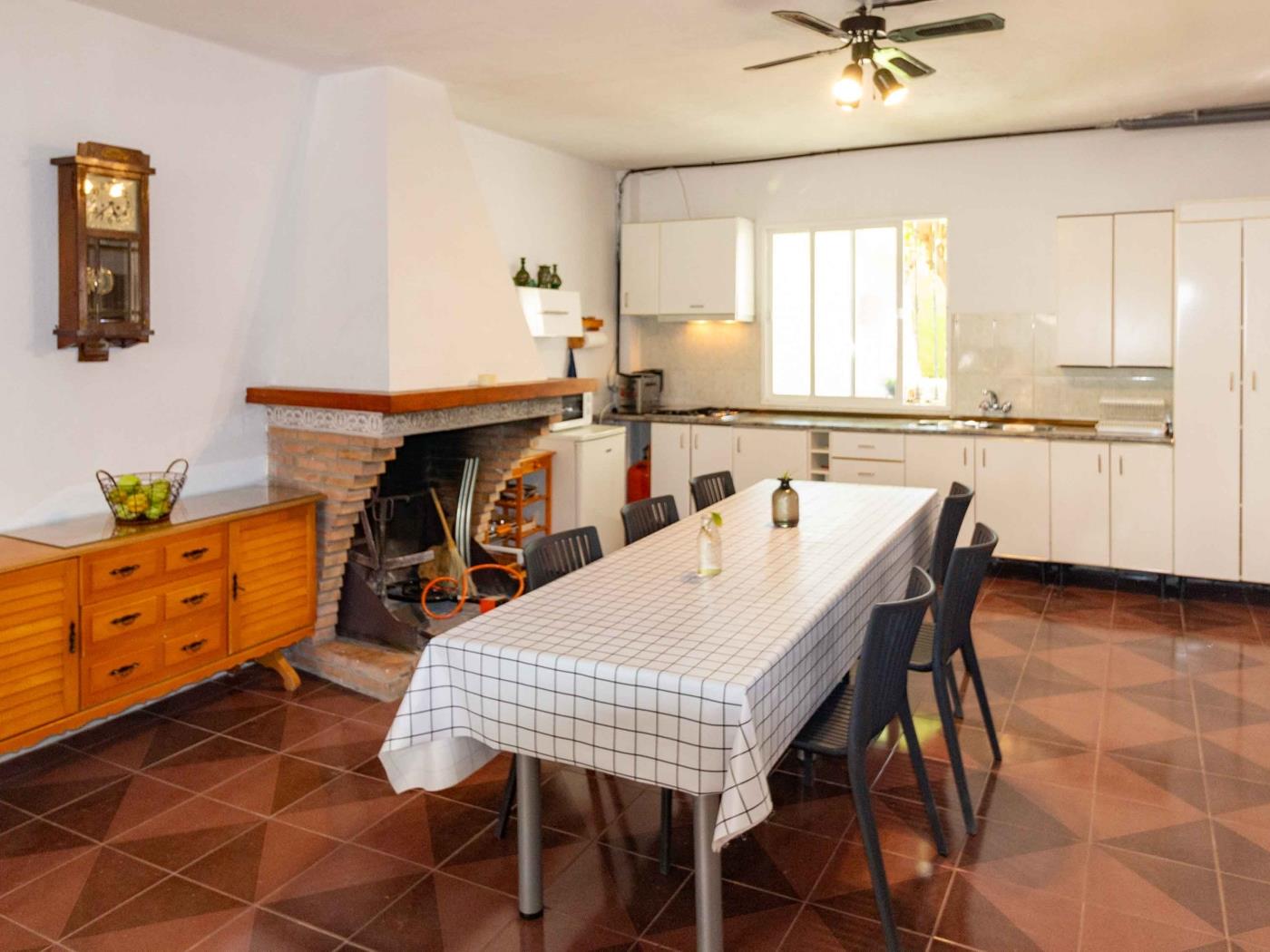 Belle maison avec 5 chambres, piscine, jardins et wifi à Dúrcal