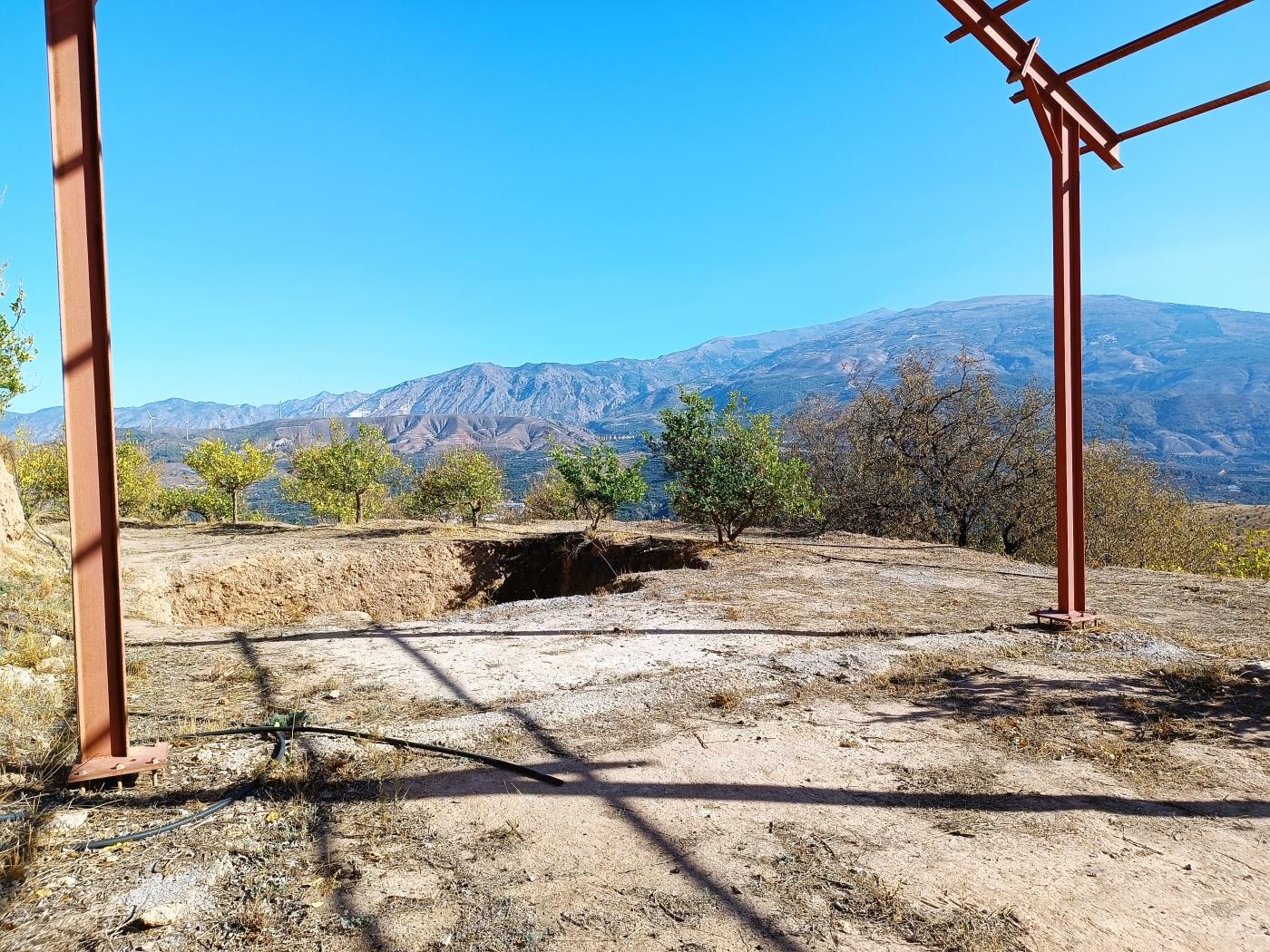 Ländliches Anwesen mit herrlichem Blick und einer 104 m2 Cortijo-Struktur in Restábal