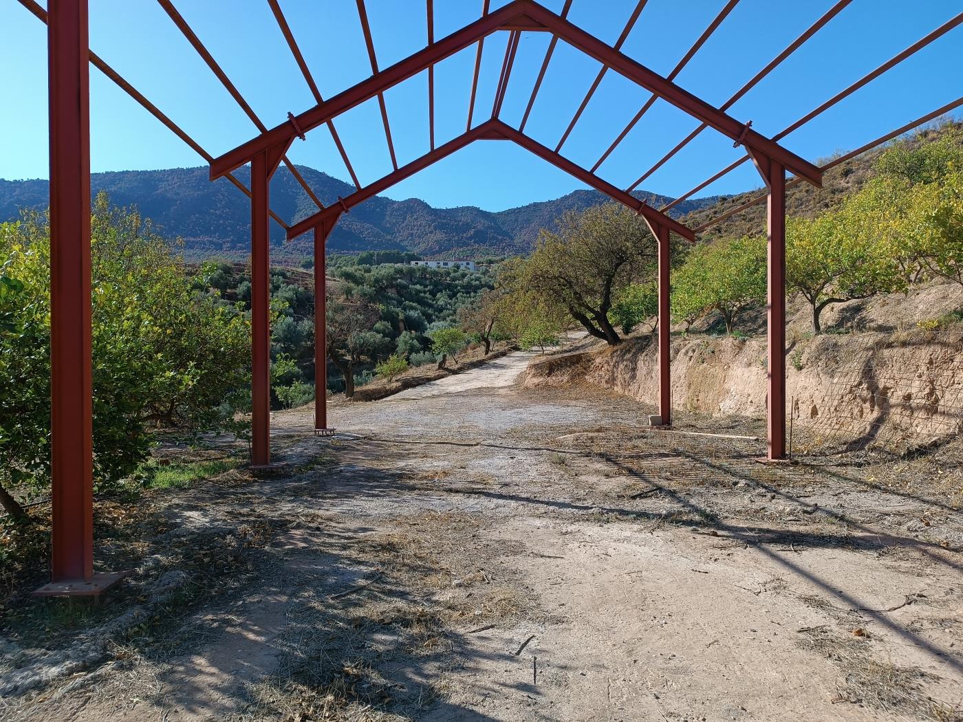 Ländliches Anwesen mit herrlichem Blick und einer 104 m2 Cortijo-Struktur in Restábal