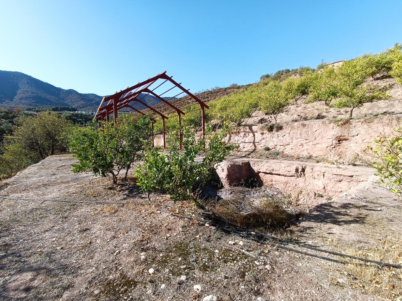 Ländliches Anwesen mit herrlichem Blick und einer 104 m2 Cortijo-Struktur in Restábal