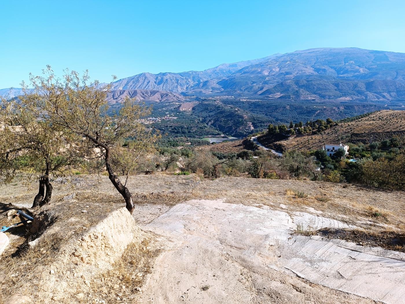 Ländliches Anwesen mit herrlichem Blick und einer 104 m2 Cortijo-Struktur in Restábal