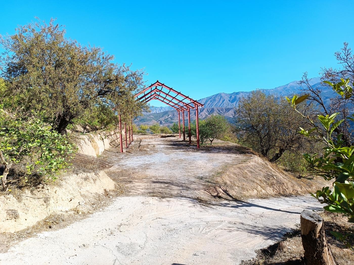 Ländliches Anwesen mit herrlichem Blick und einer 104 m2 Cortijo-Struktur in Restábal