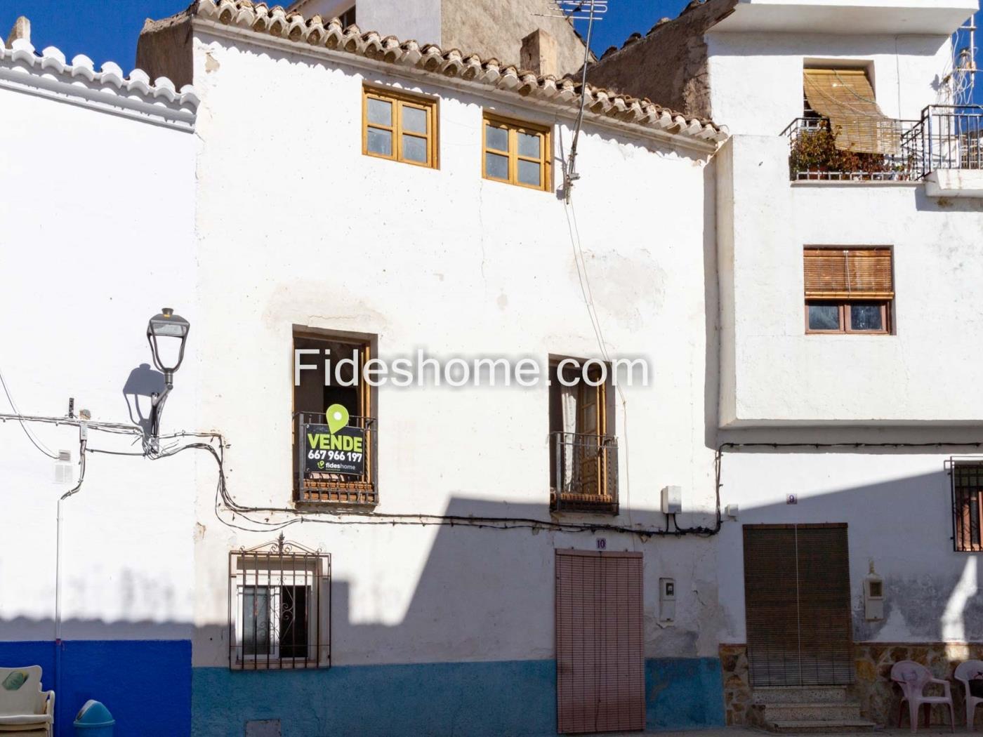 Dorpshuis te renoveren in Saleres .en Saleres