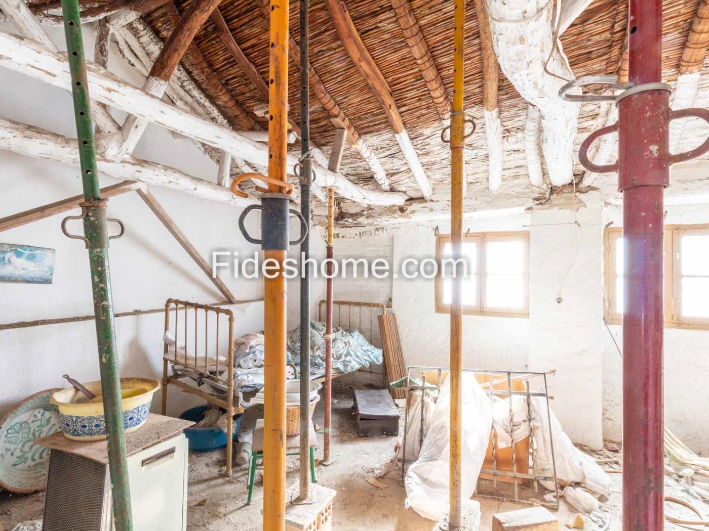 Dorpshuis te renoveren in Saleres .en Saleres