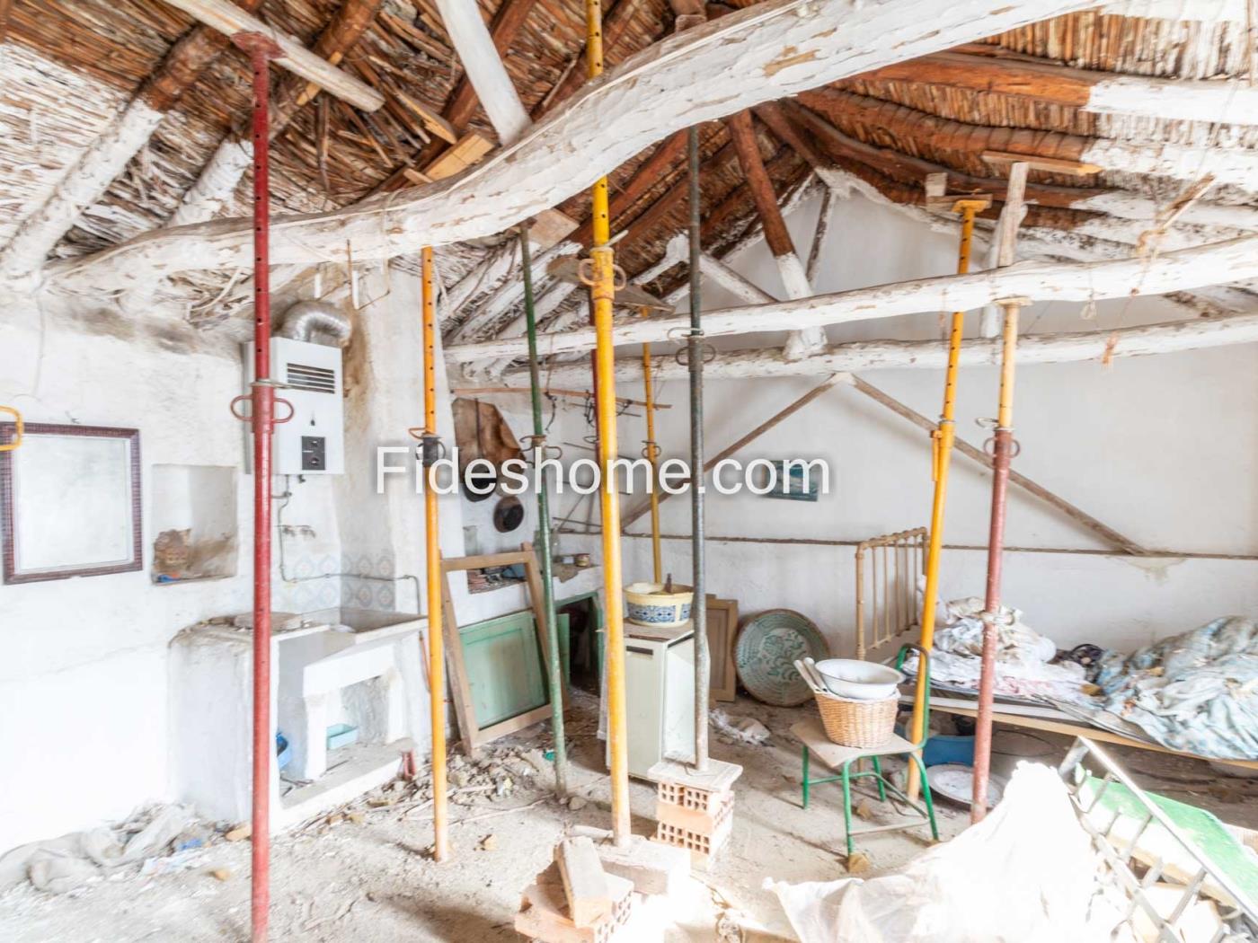 Dorpshuis te renoveren in Saleres .en Saleres