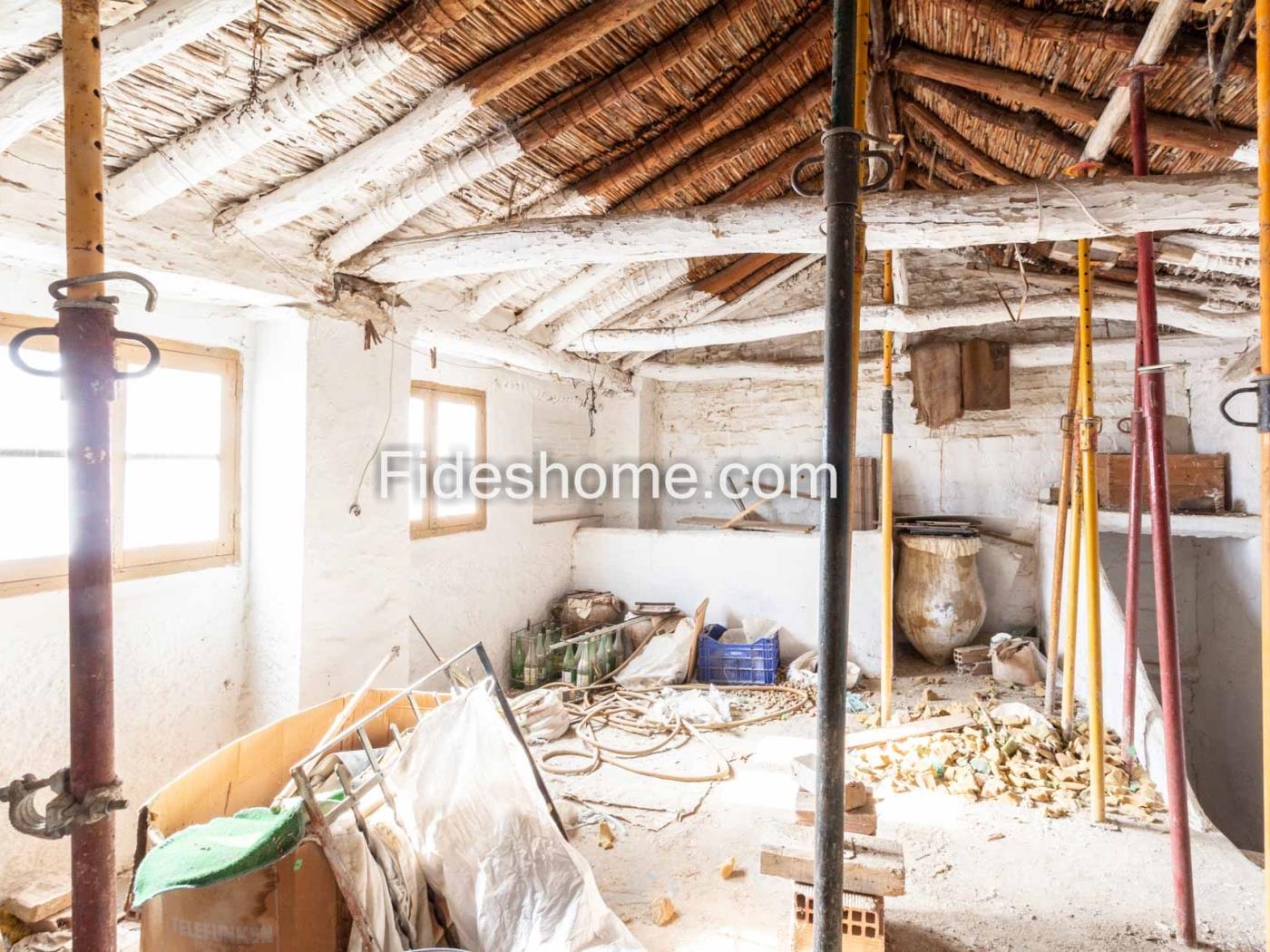 Dorpshuis te renoveren in Saleres .en Saleres