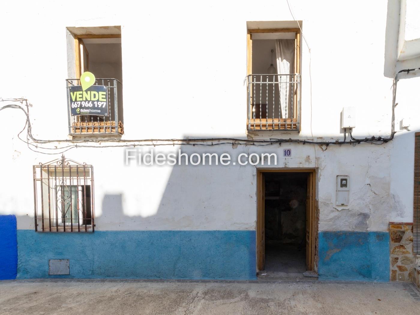 Dorpshuis te renoveren in Saleres .en Saleres