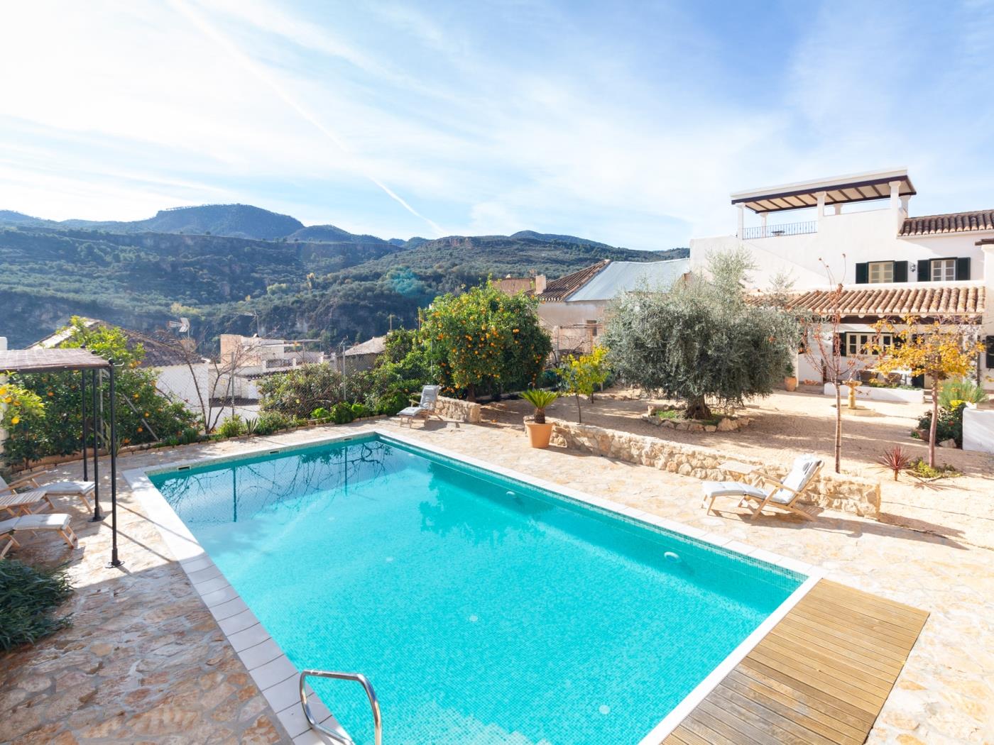Luxurious house with pool, views, and parking. in Albuñuelas