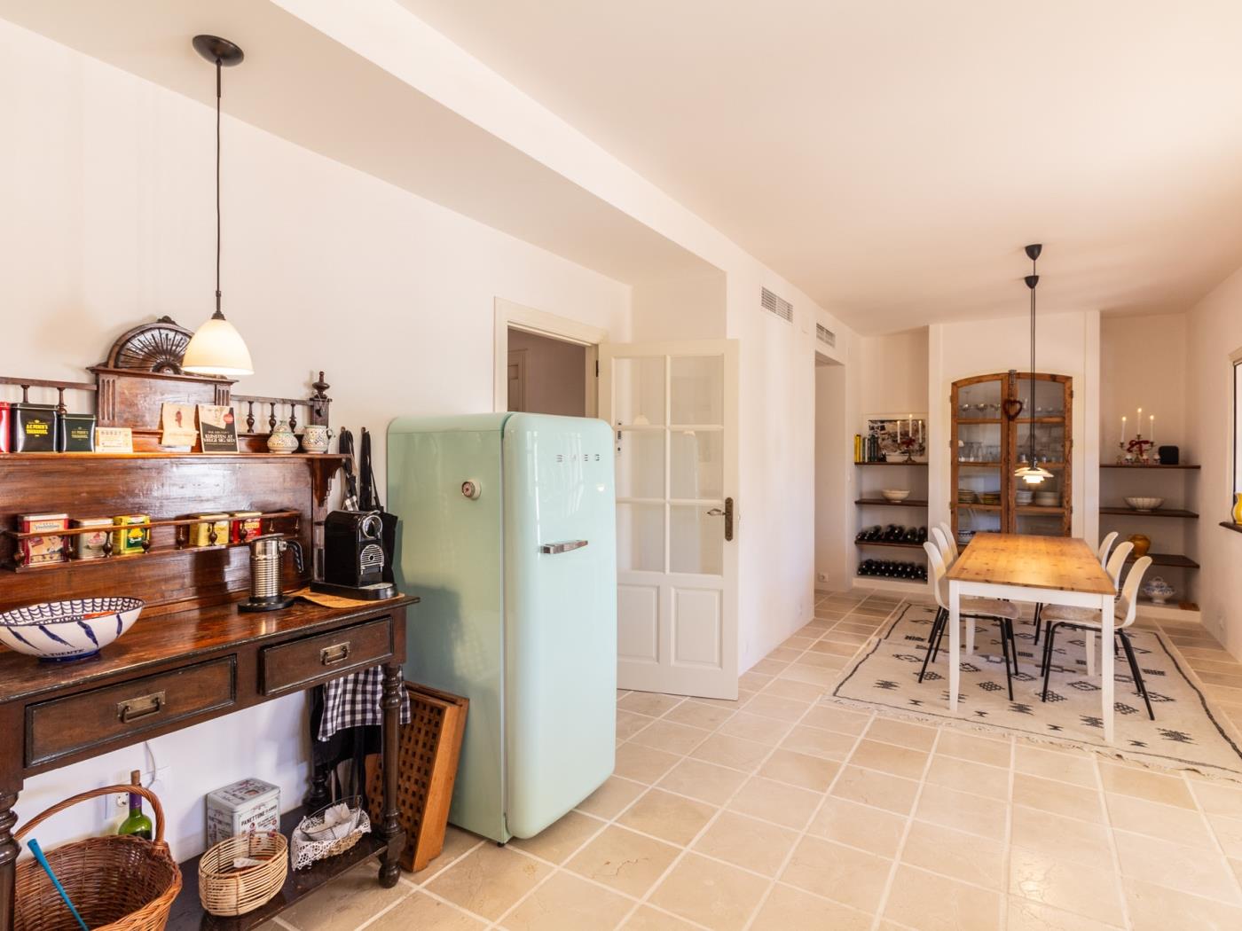 Luxurious house with pool, views, and parking. in Albuñuelas