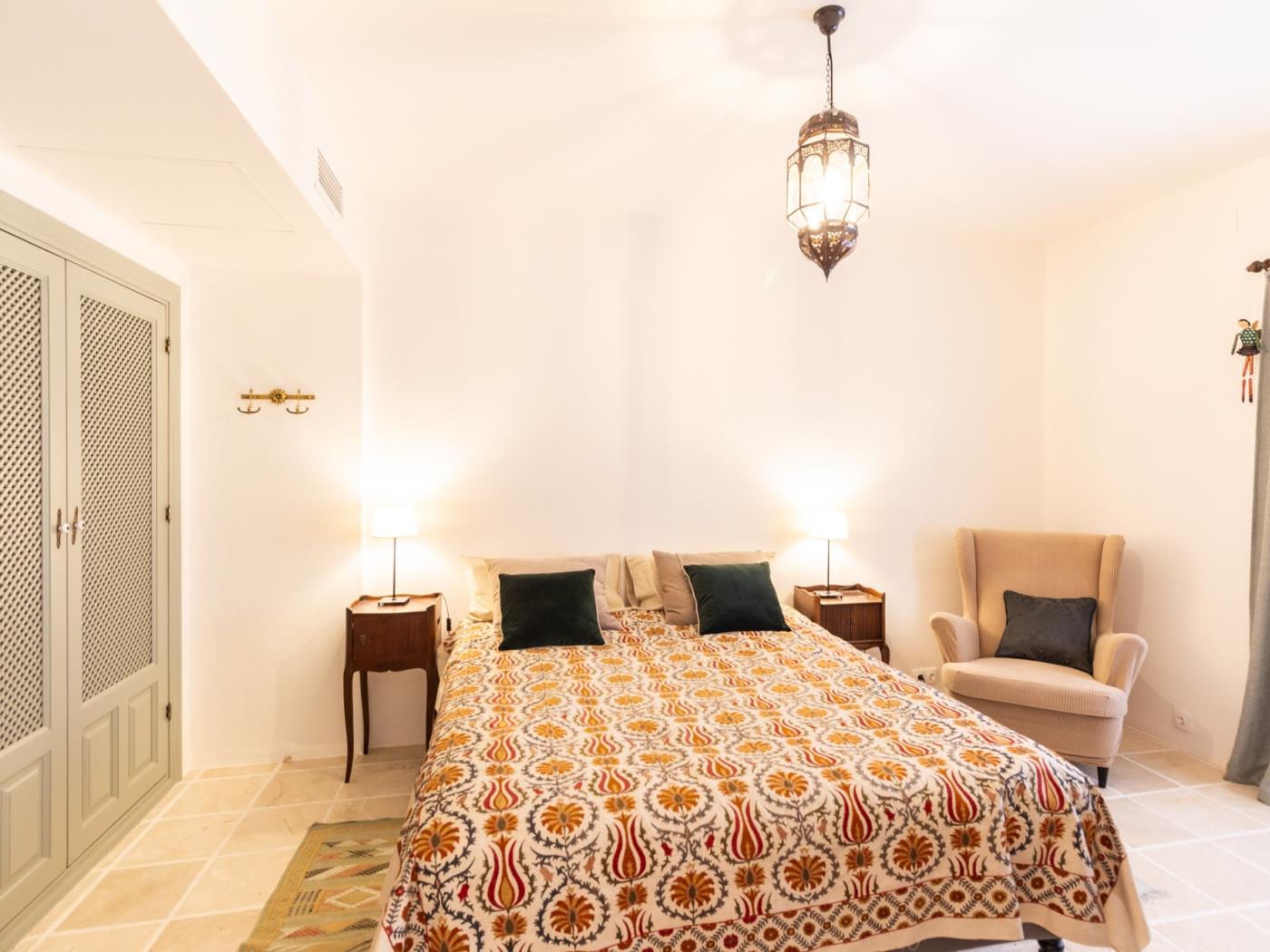 Luxurious house with pool, views, and parking. in Albuñuelas