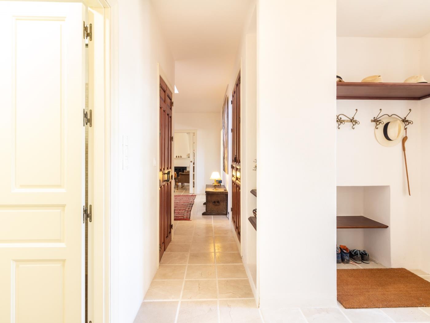 Luxurious house with pool, views, and parking. in Albuñuelas