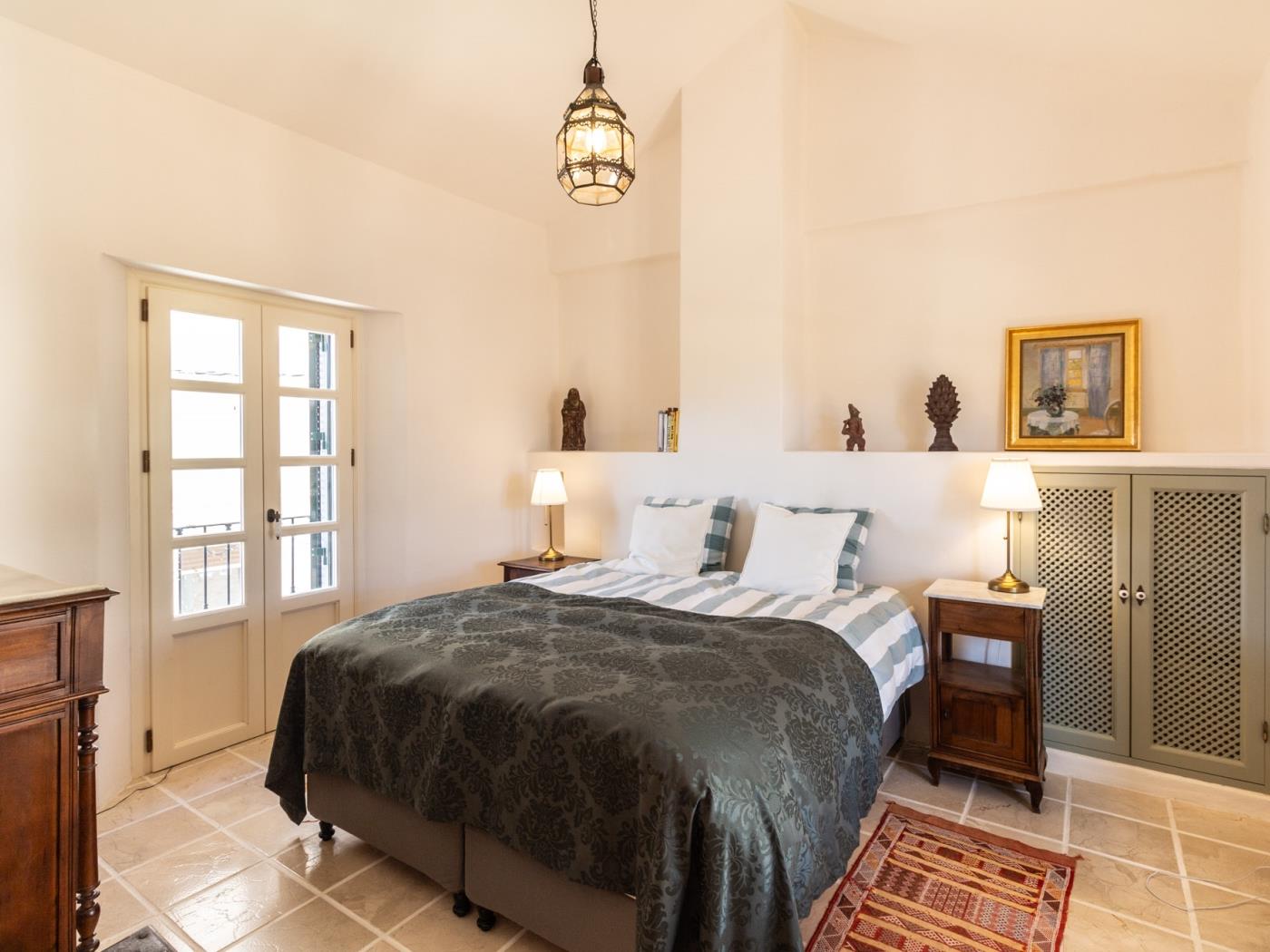 Luxurious house with pool, views, and parking. in Albuñuelas