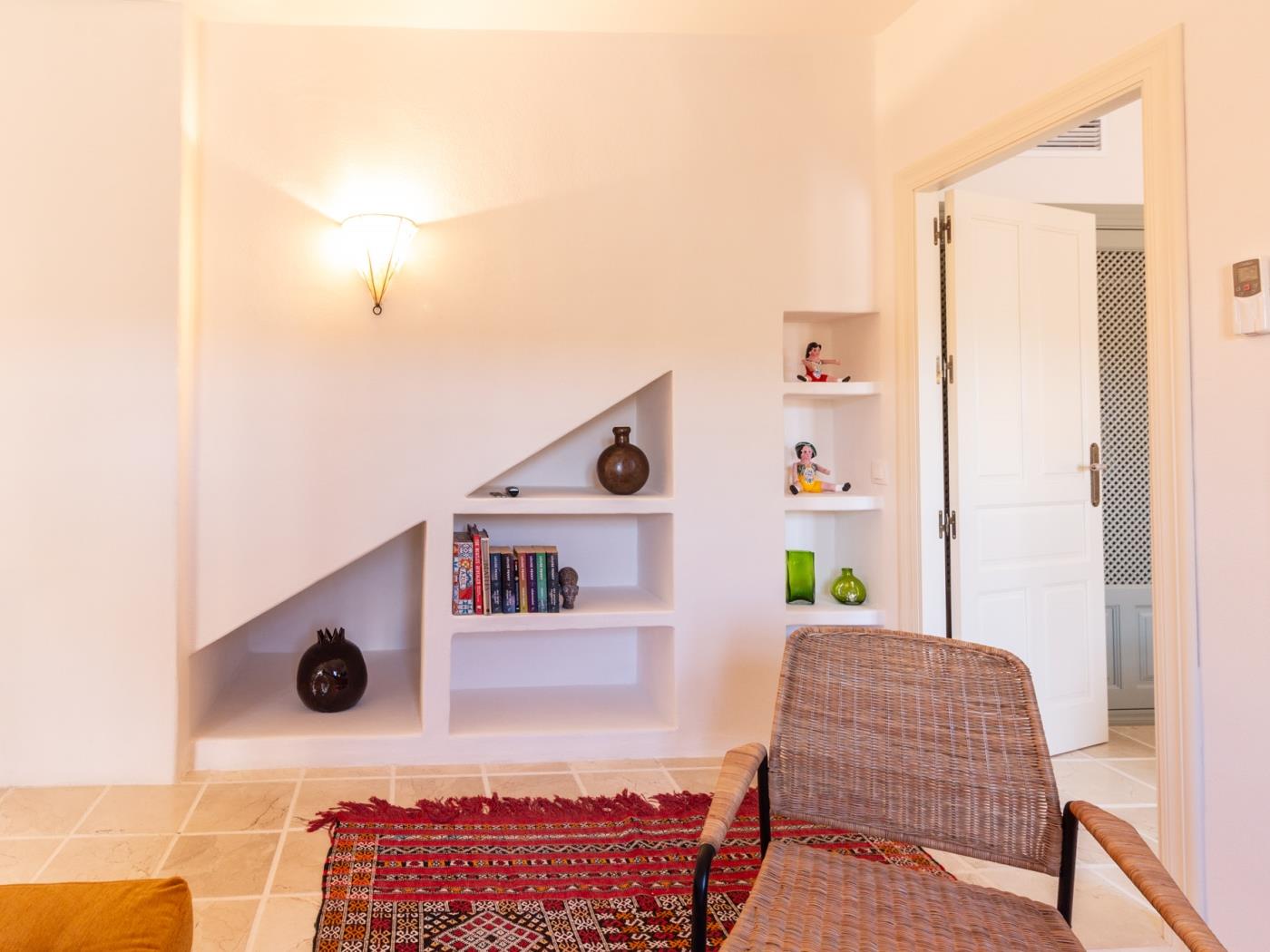 Luxurious house with pool, views, and parking. in Albuñuelas