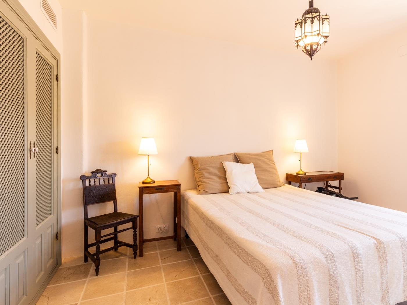 Luxurious house with pool, views, and parking. in Albuñuelas