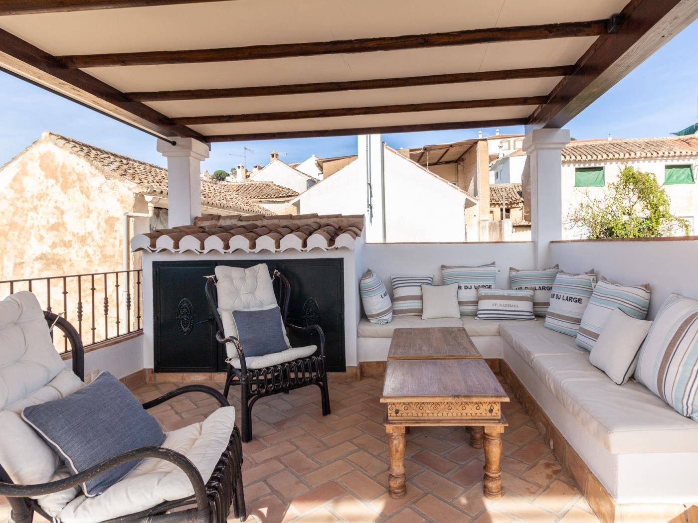 Luxurious house with pool, views, and parking. in Albuñuelas