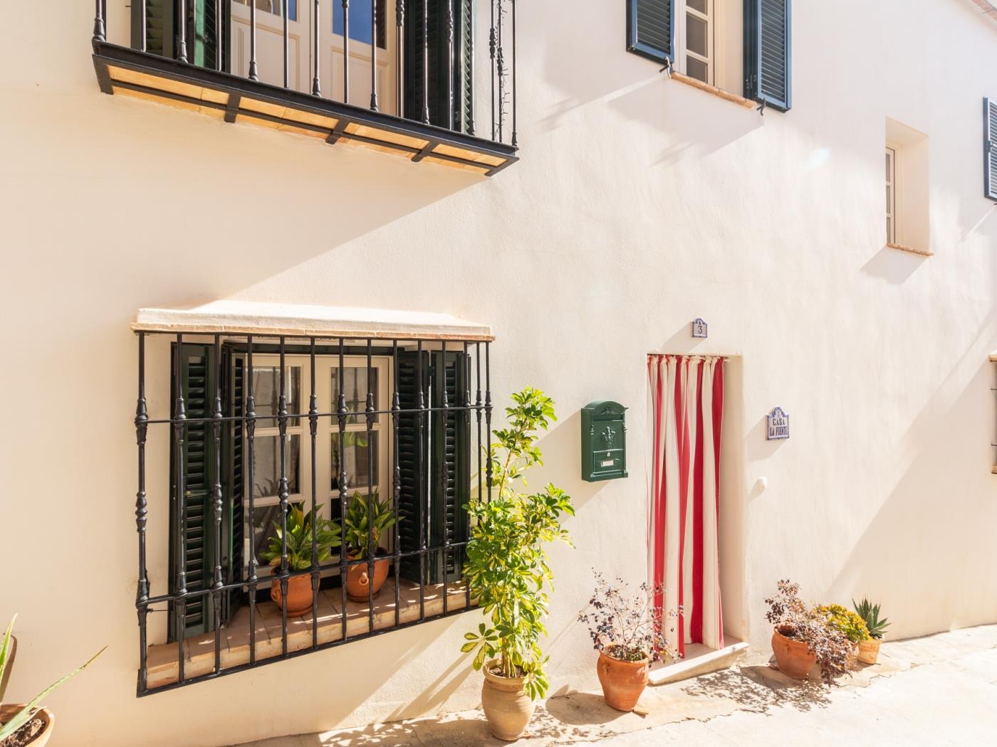 Luxurious house with pool, views, and parking. in Albuñuelas