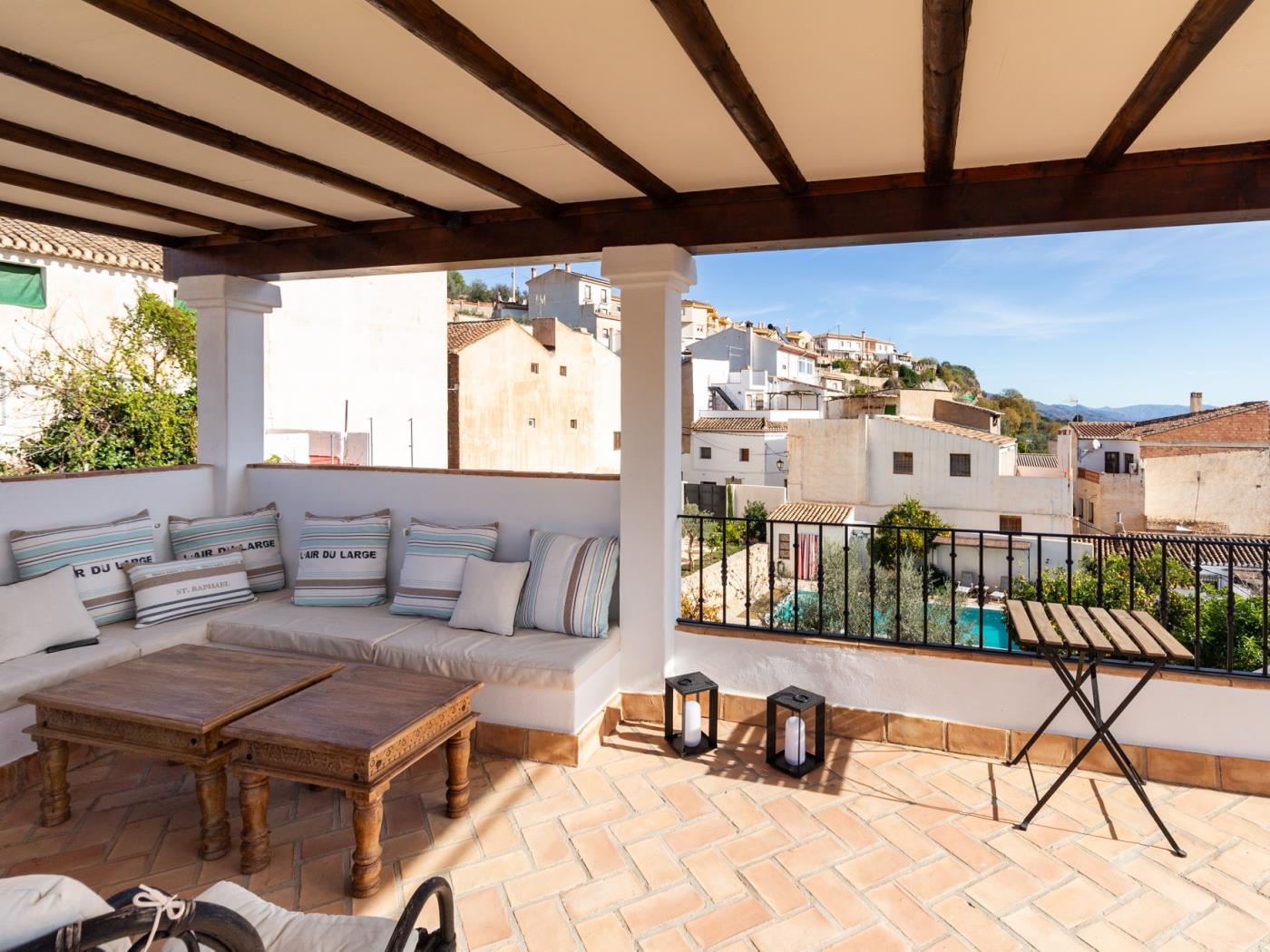 Luxurious house with pool, views, and parking. in Albuñuelas