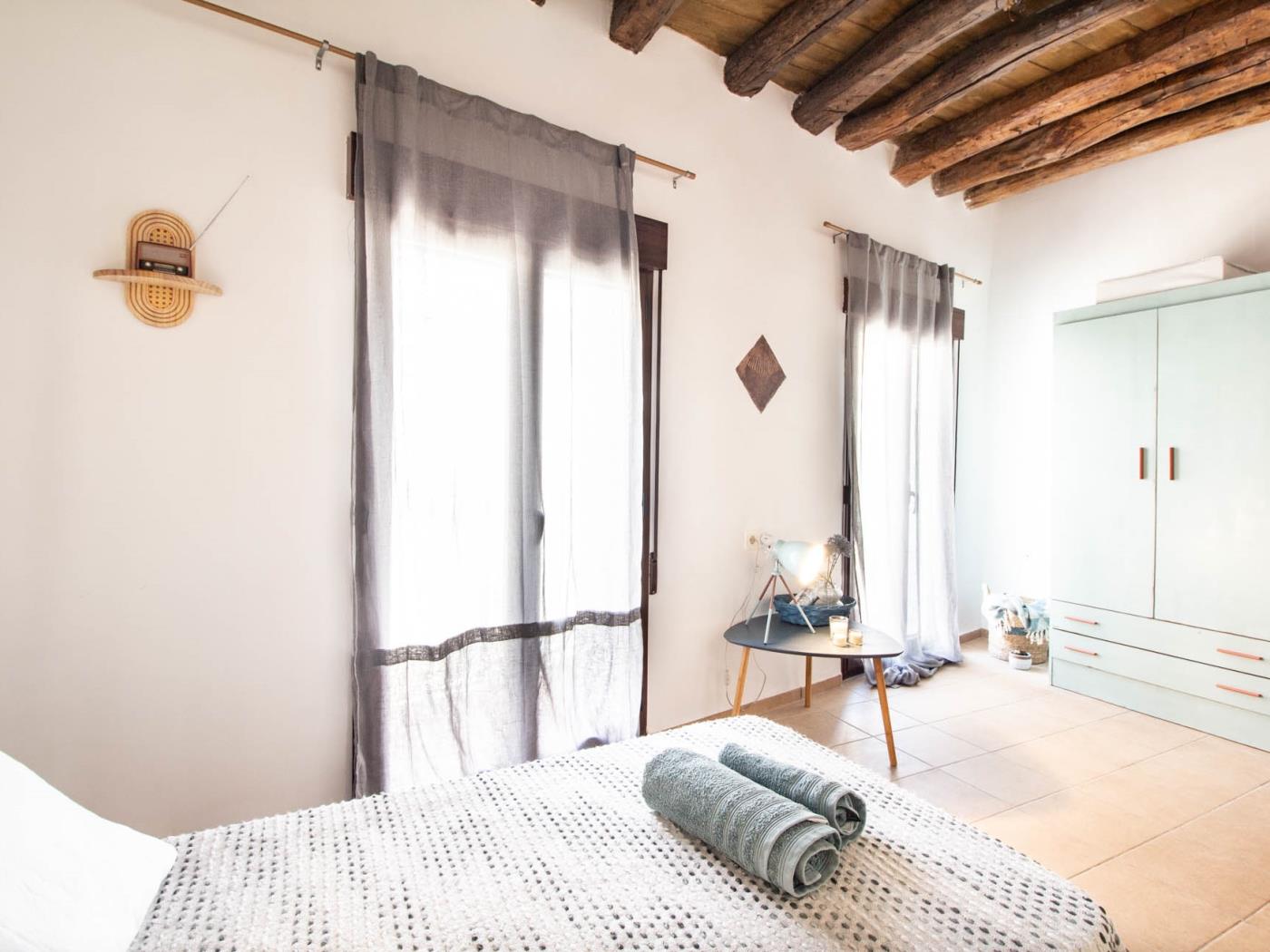 Village house with two bedrooms and a bathroom in Béznar