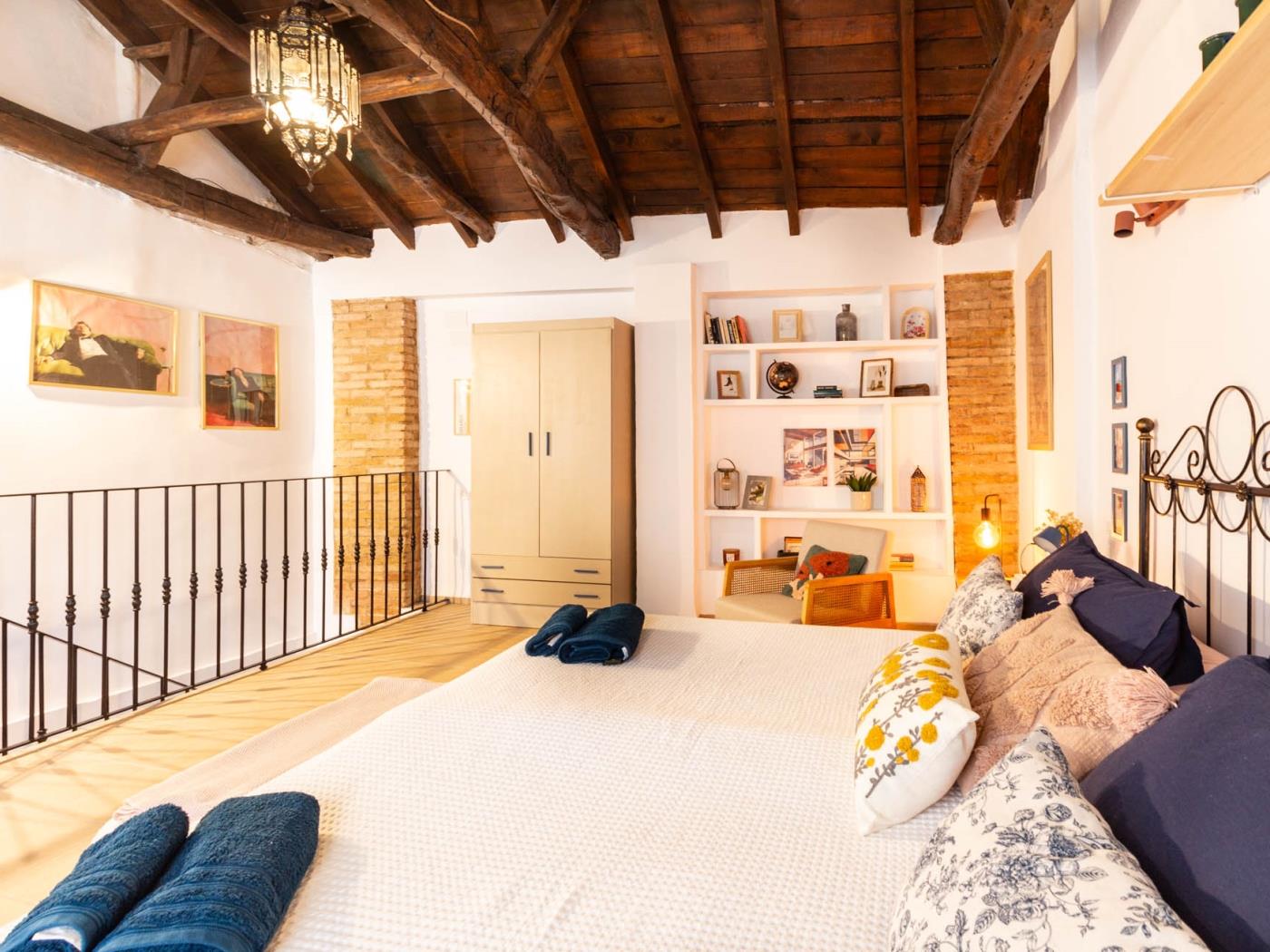 Village house with two bedrooms and a bathroom in Béznar
