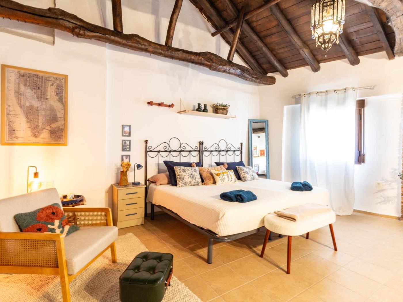 Village house with two bedrooms and a bathroom in Béznar