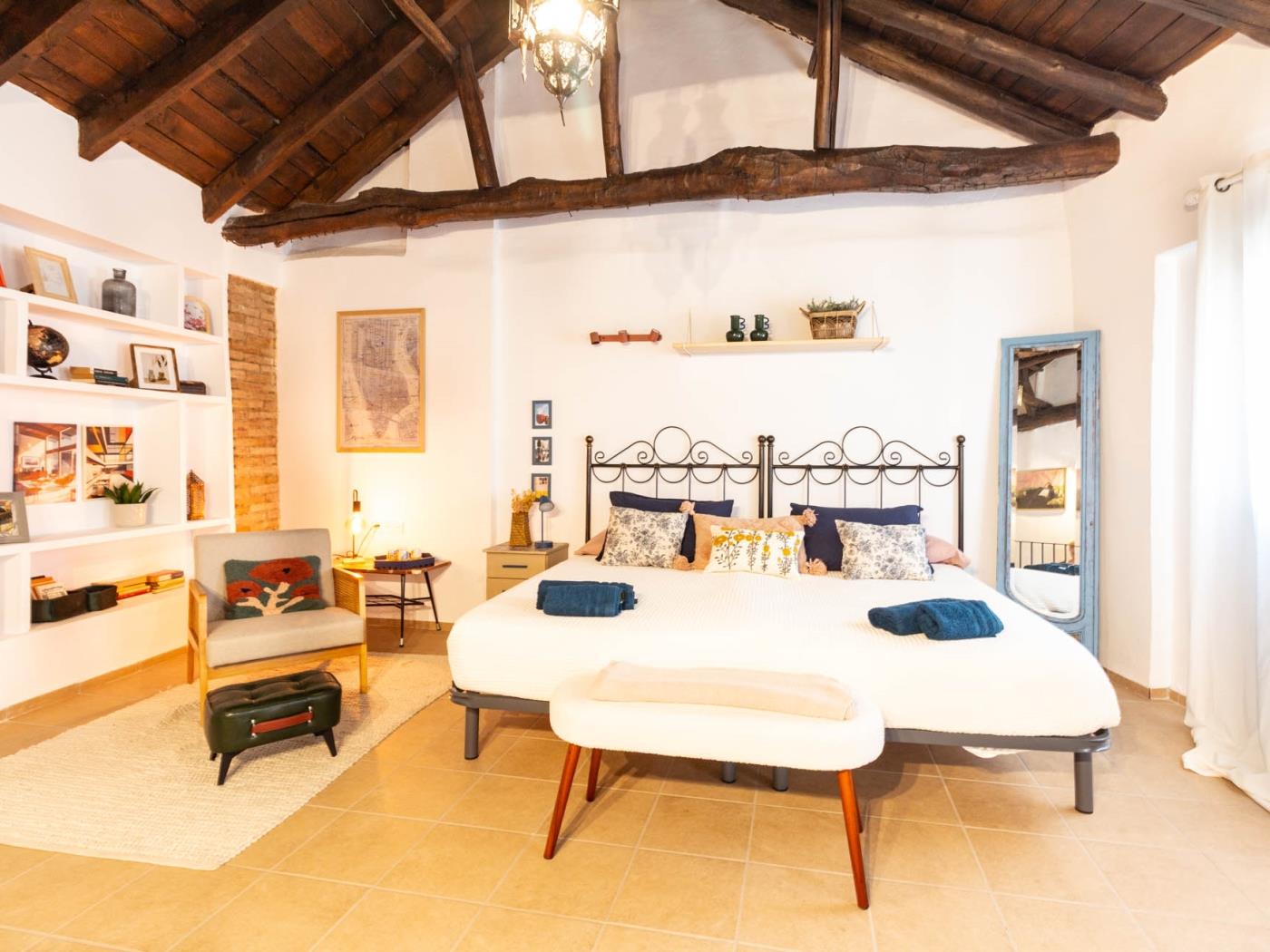 Village house with two bedrooms and a bathroom in Béznar