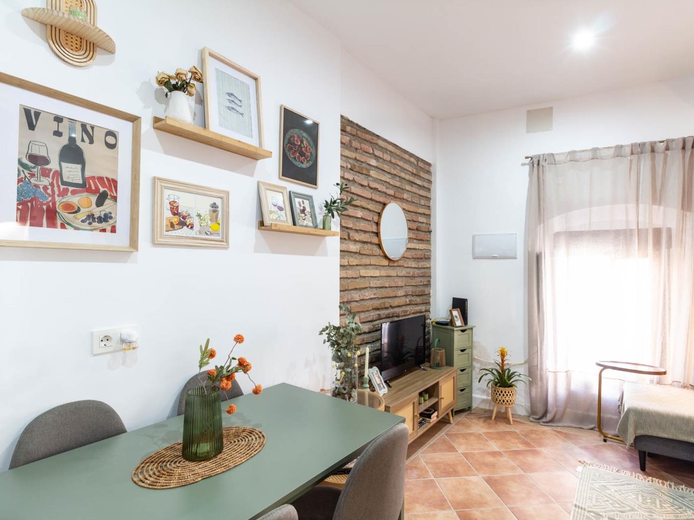 Village house with two bedrooms and a bathroom in Béznar