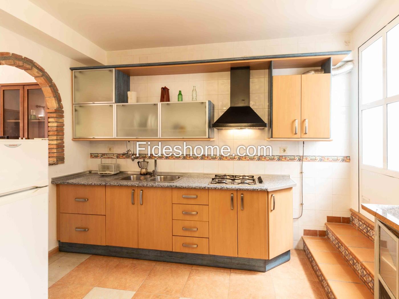 Casa de pueblo con 4 dormitorios, chimenea y trastero en Saleres