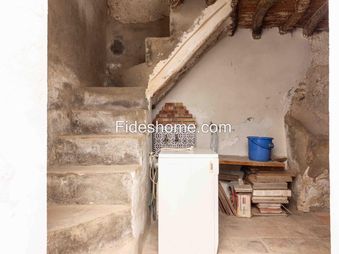 Casa de pueblo con 4 dormitorios, chimenea y trastero en Saleres