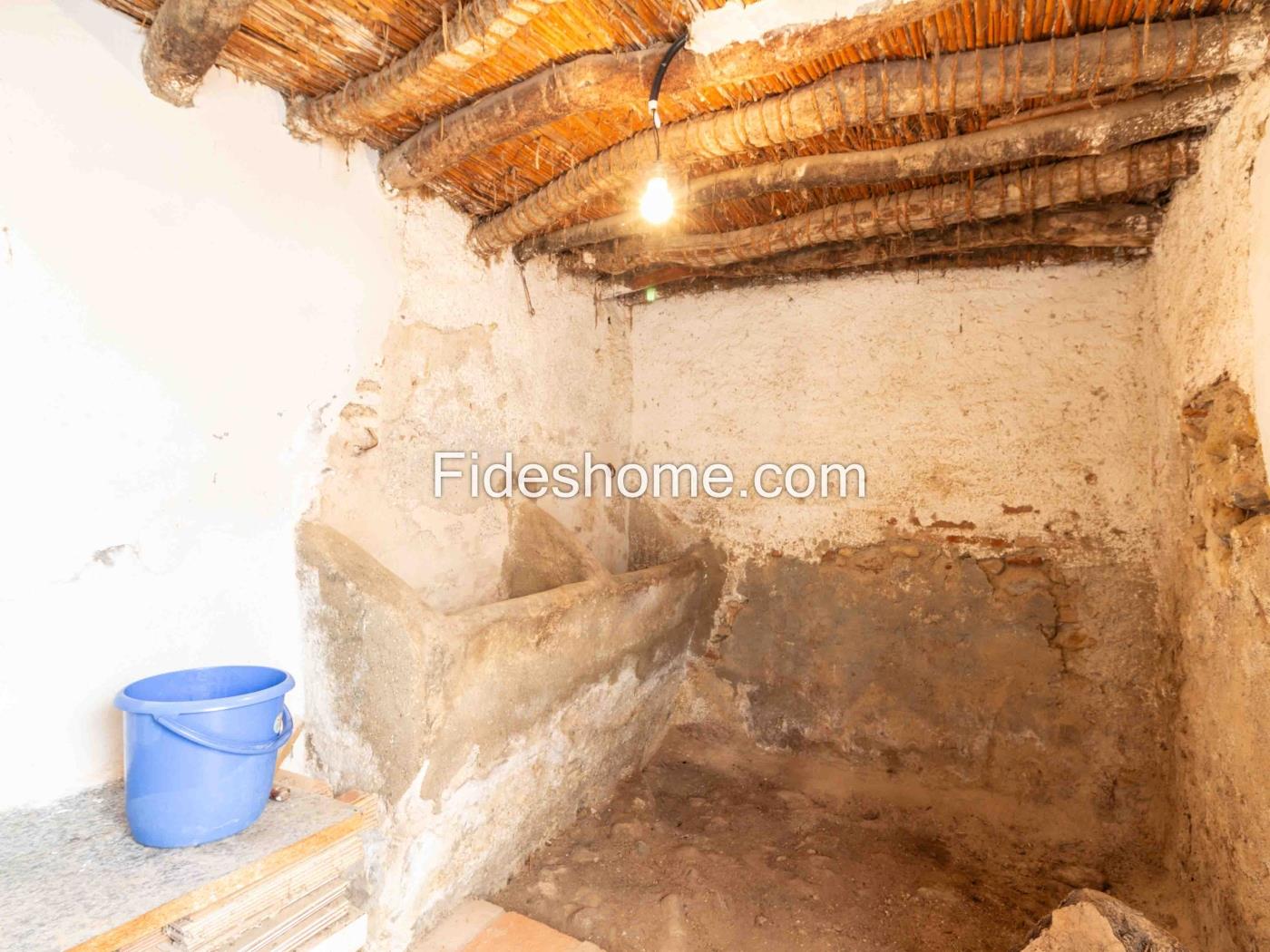 Casa de pueblo con 4 dormitorios, chimenea y trastero en Saleres