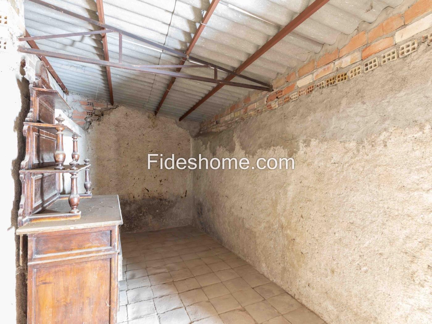 Casa de pueblo con 4 dormitorios, chimenea y trastero en Saleres