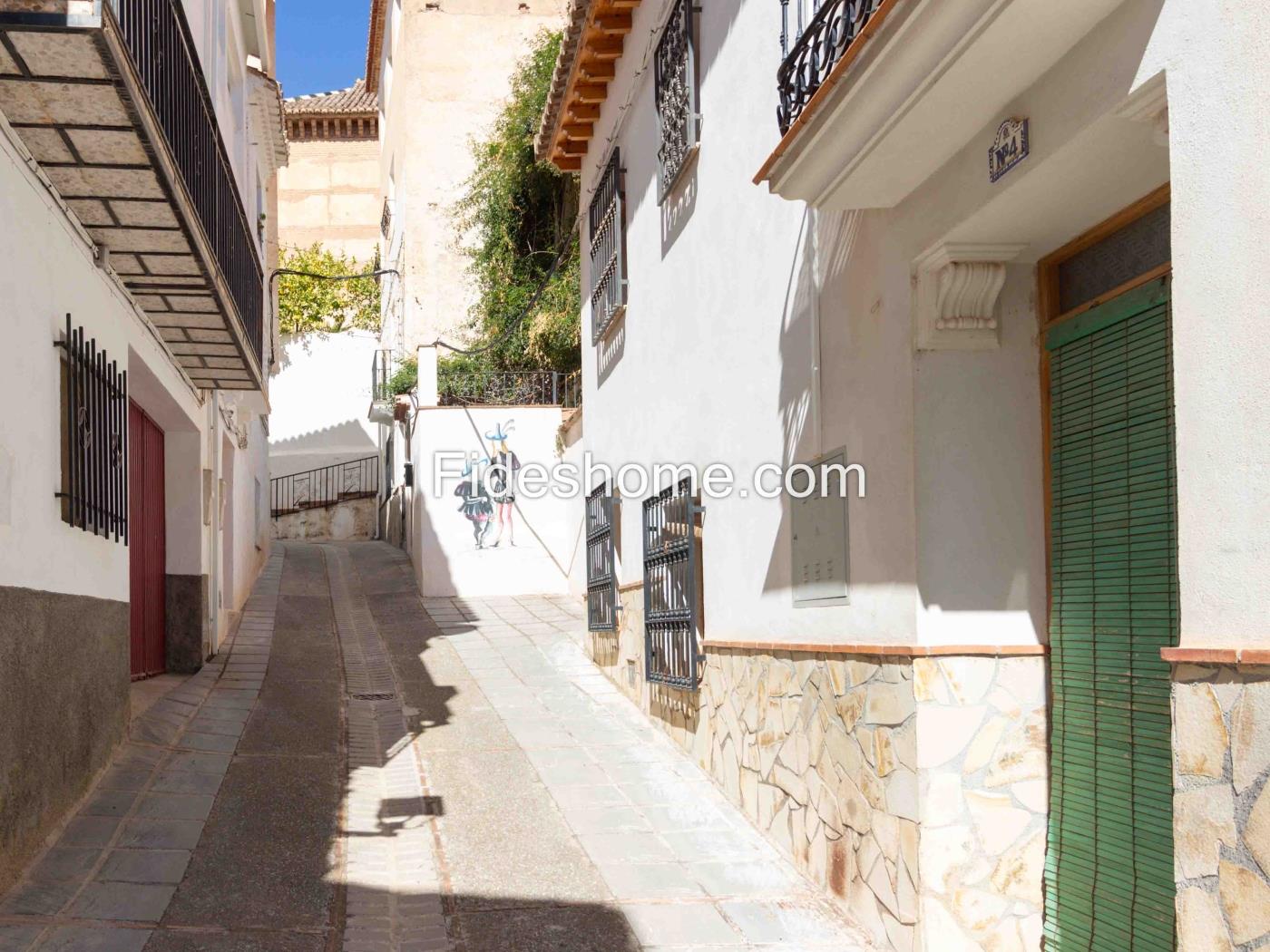 Casa de pueblo con 4 dormitorios, chimenea y trastero en Saleres
