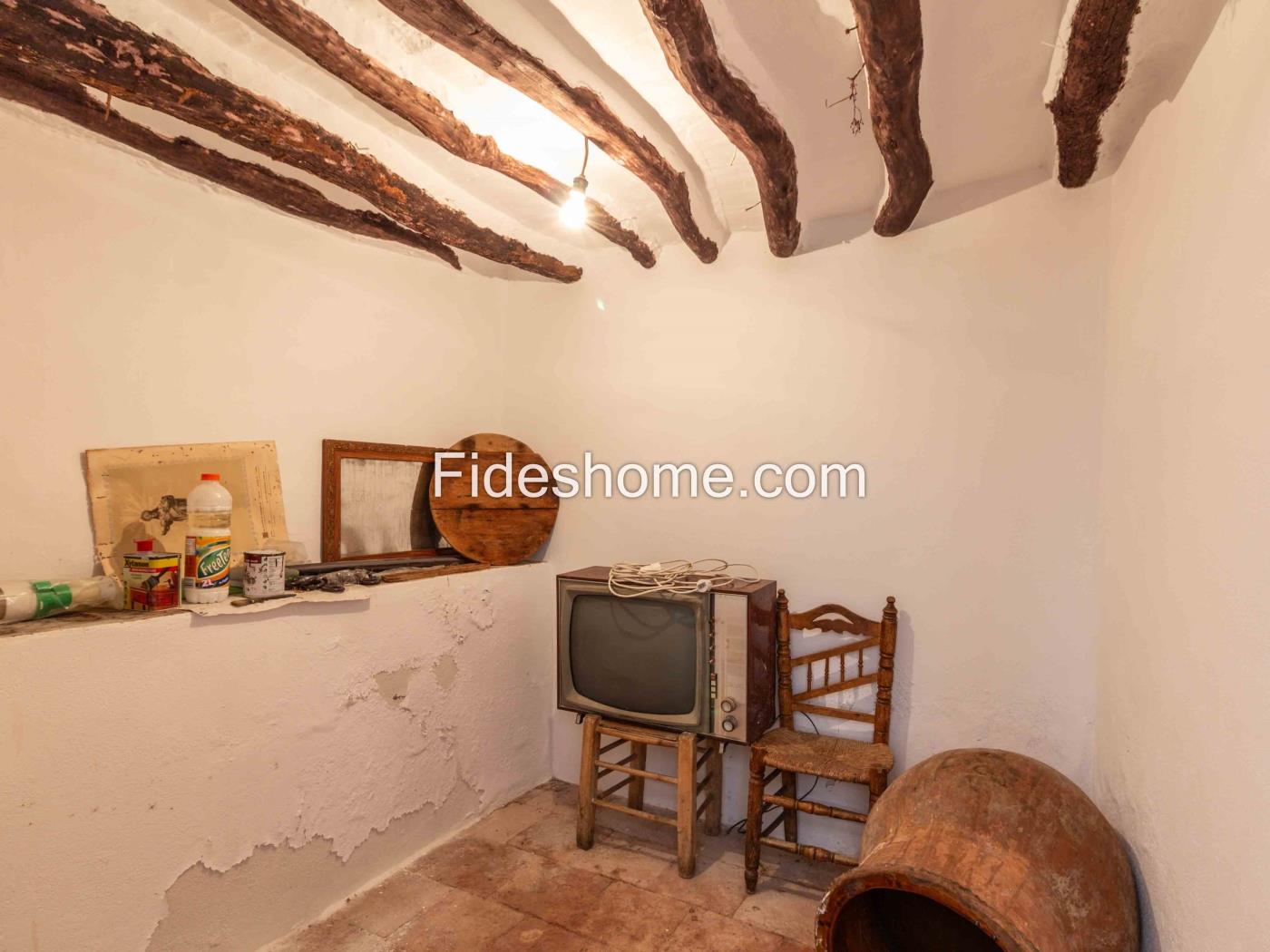 Casa de pueblo con 4 dormitorios, chimenea y trastero en Saleres