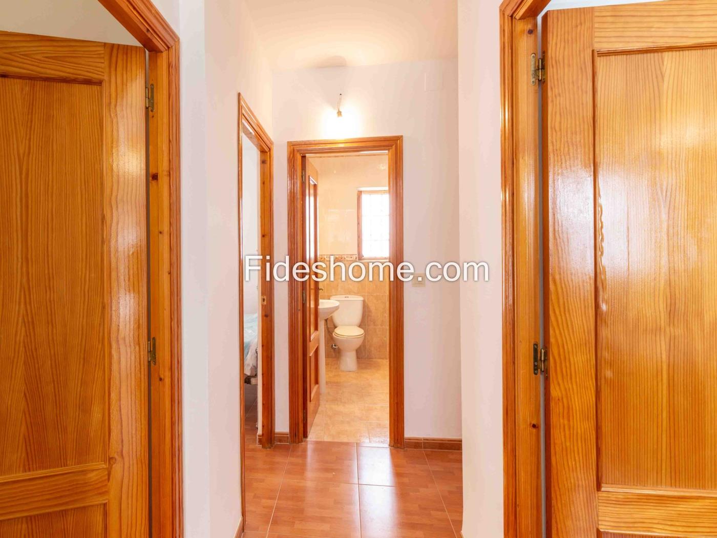 Casa de pueblo con 4 dormitorios, chimenea y trastero en Saleres