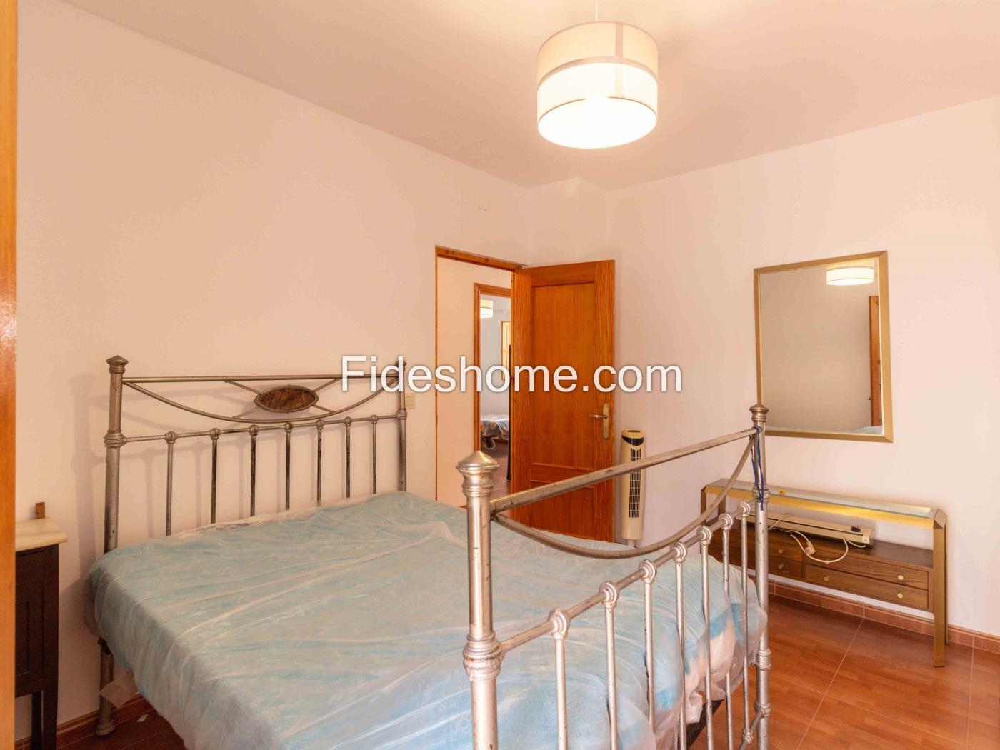 Casa de pueblo con 4 dormitorios, chimenea y trastero en Saleres