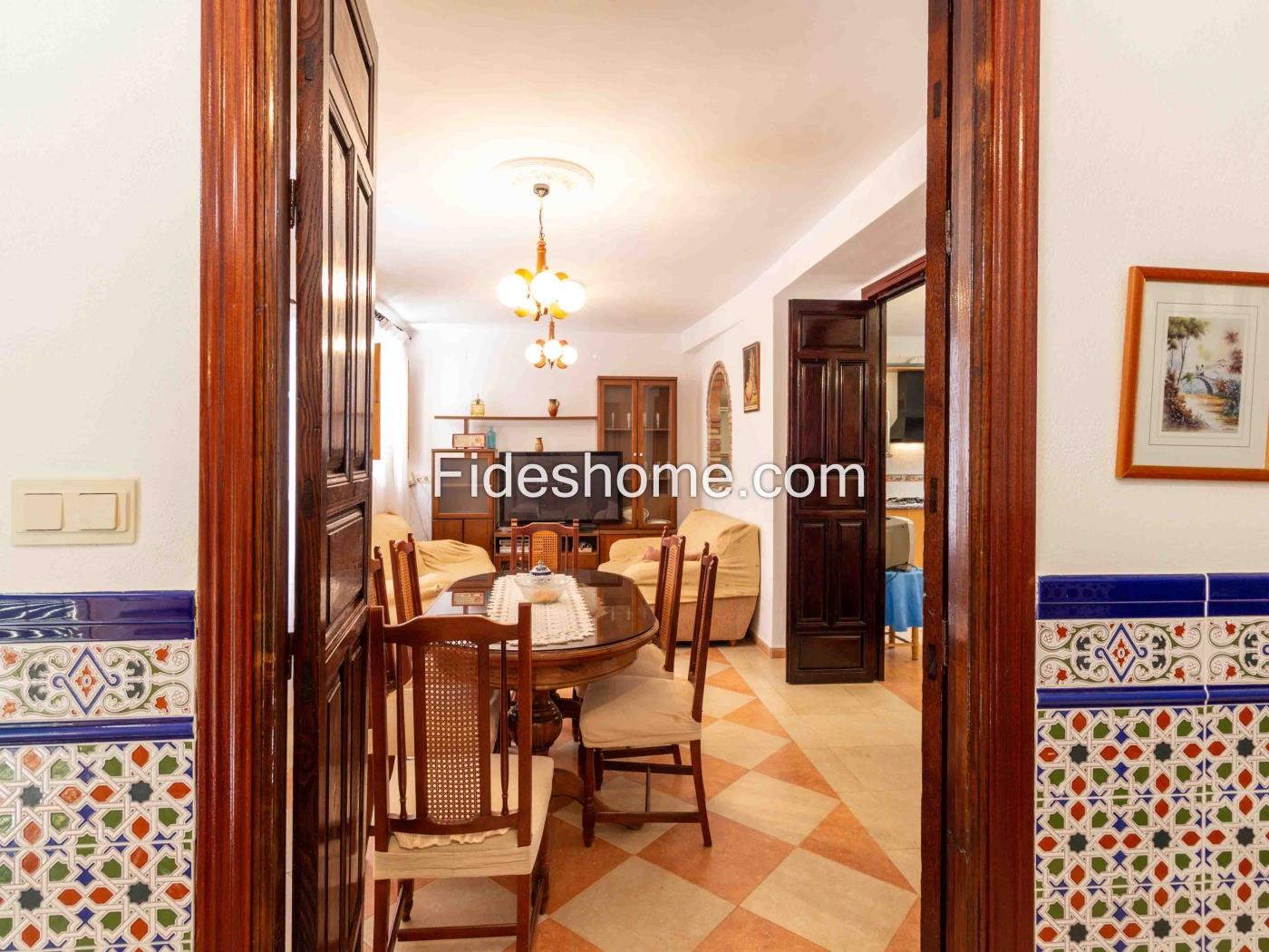 Casa de pueblo con 4 dormitorios, chimenea y trastero en Saleres