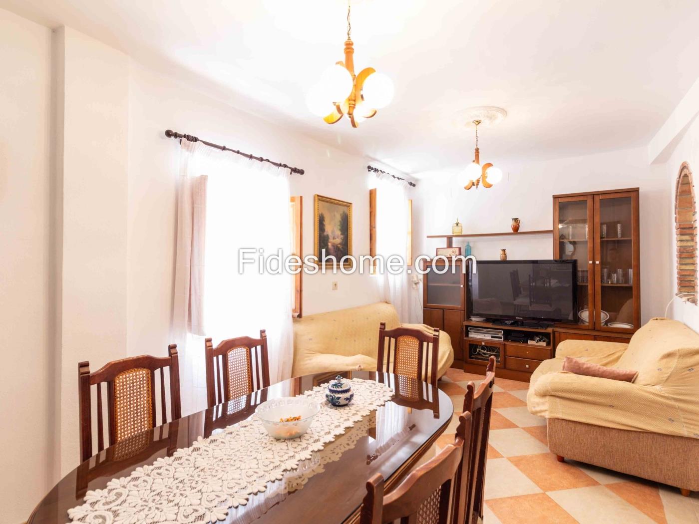 Casa de pueblo con 4 dormitorios, chimenea y trastero en Saleres