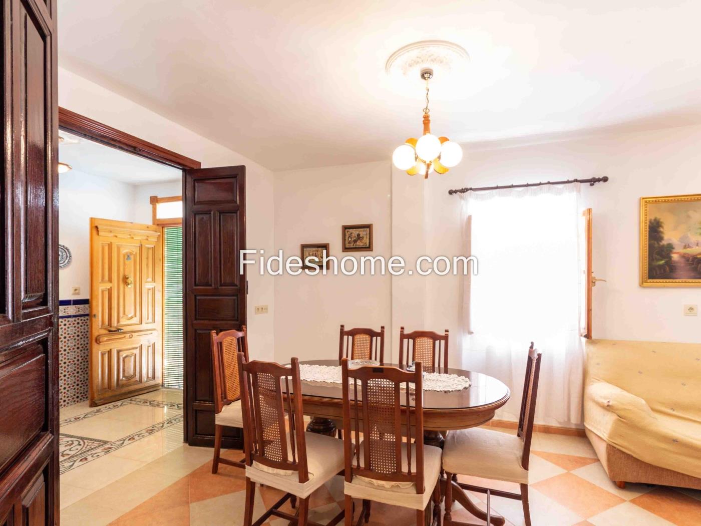 Casa de pueblo con 4 dormitorios, chimenea y trastero en Saleres