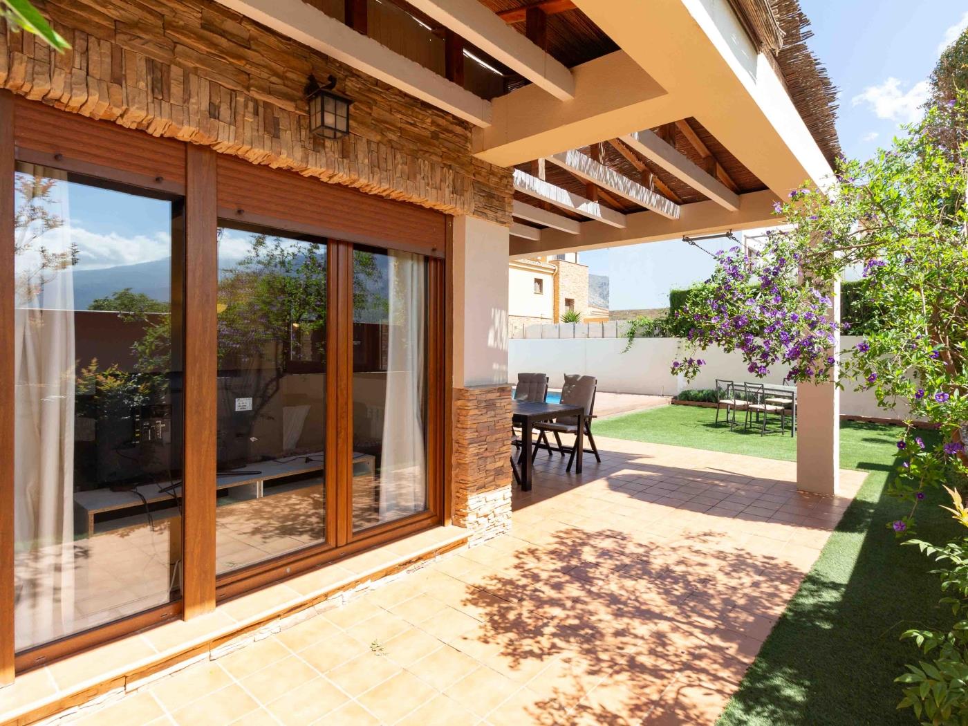 House with pool, garden, AC and BBQ in Dúrcal