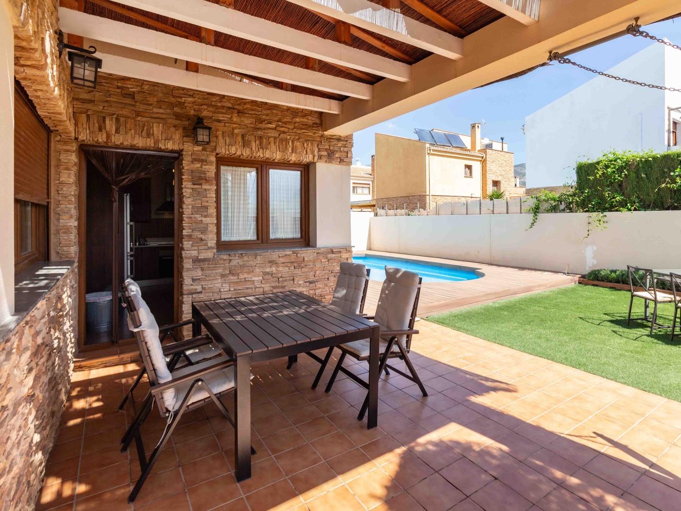 House with pool, garden, AC and BBQ in Dúrcal