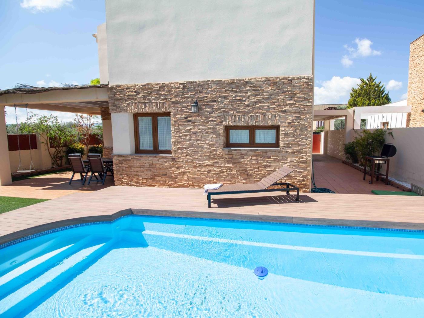 House with pool, garden, AC and BBQ in Dúrcal