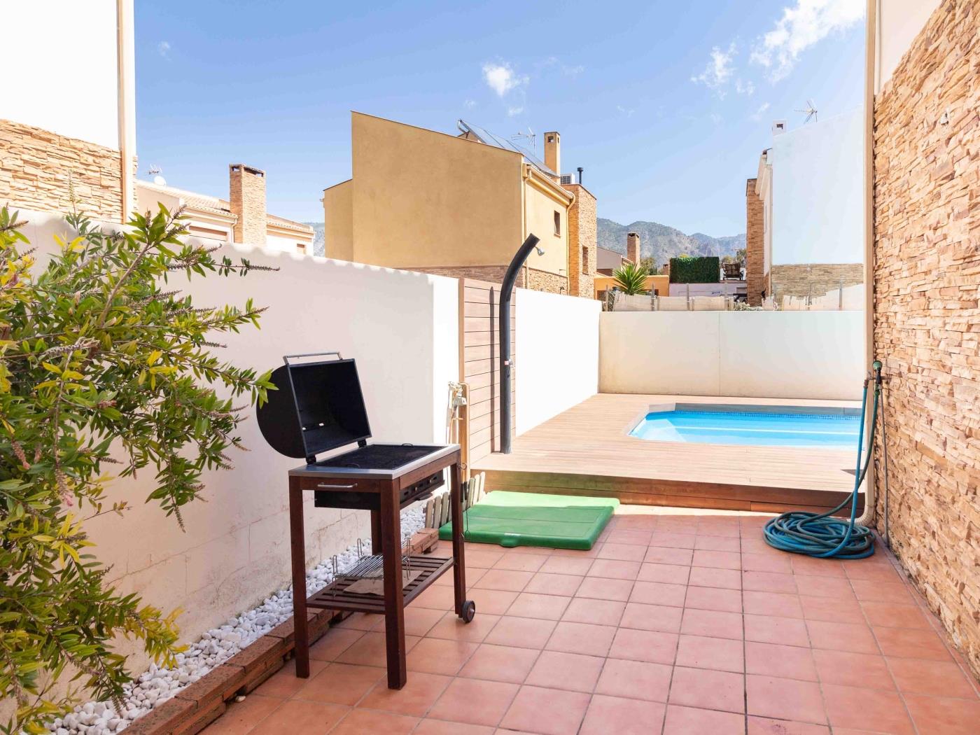 House with pool, garden, AC and BBQ in Dúrcal