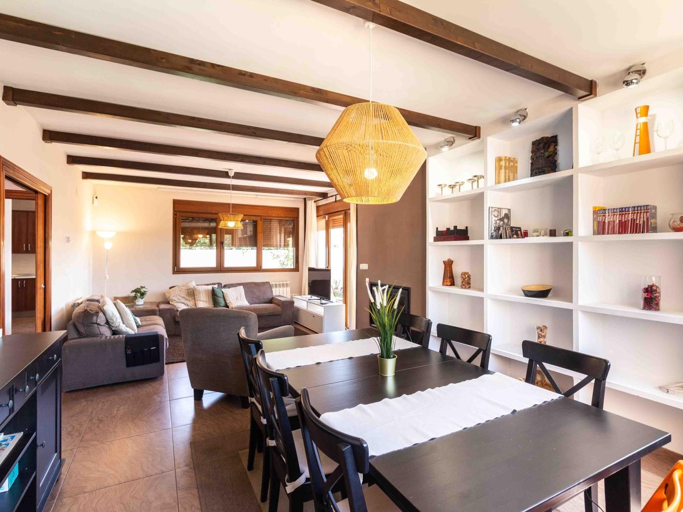 House with pool, garden, AC and BBQ in Dúrcal