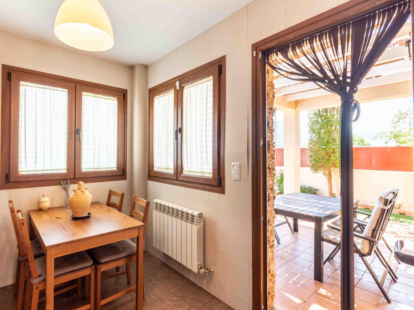 House with pool, garden, AC and BBQ in Dúrcal