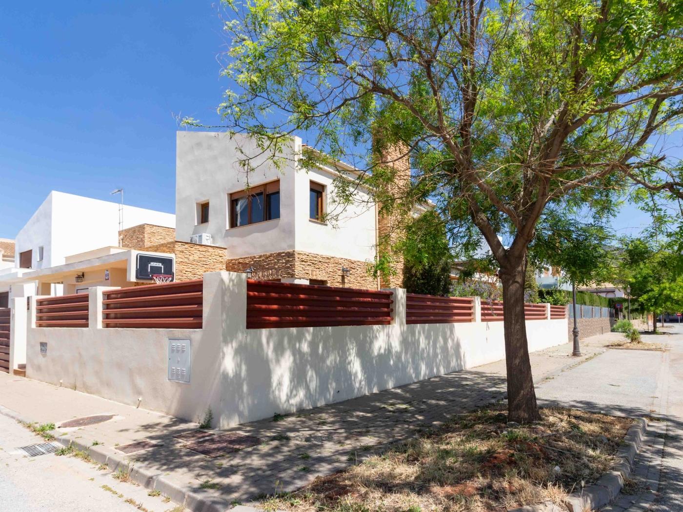 House with pool, garden, AC and BBQ in Dúrcal
