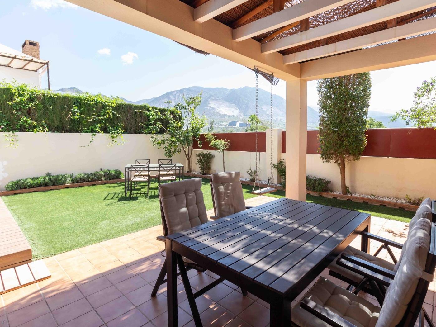 House with pool, garden, AC and BBQ in Dúrcal