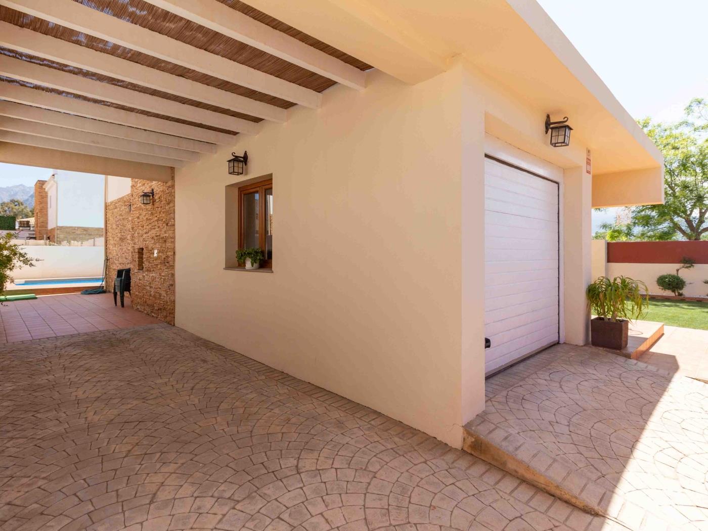 House with pool, garden, AC and BBQ in Dúrcal