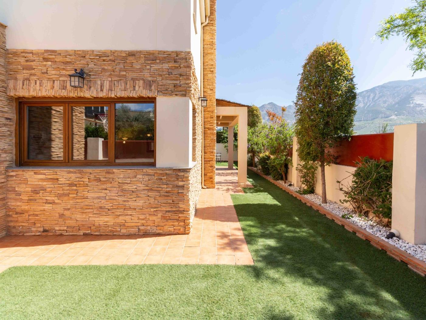 House with pool, garden, AC and BBQ in Dúrcal