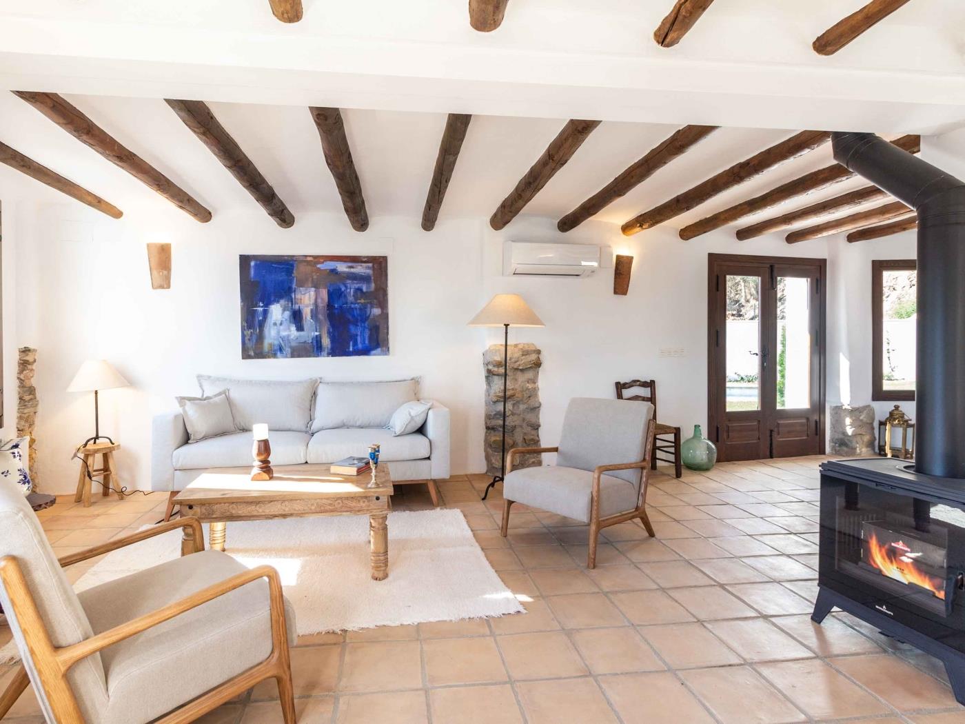Magnificent rustic house with pool, garden, and views in Acequias