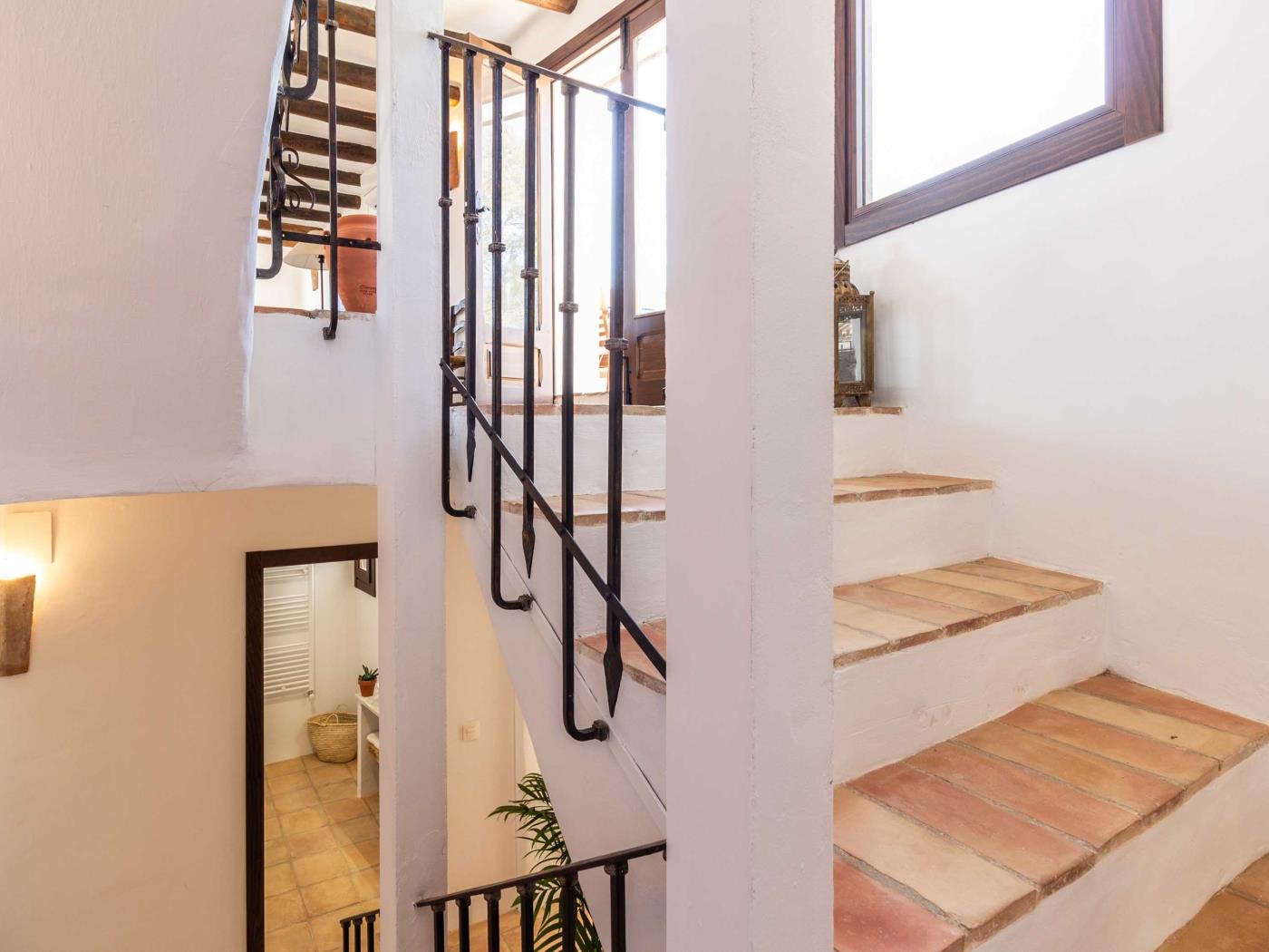 Magnificent rustic house with pool, garden, and views in Acequias